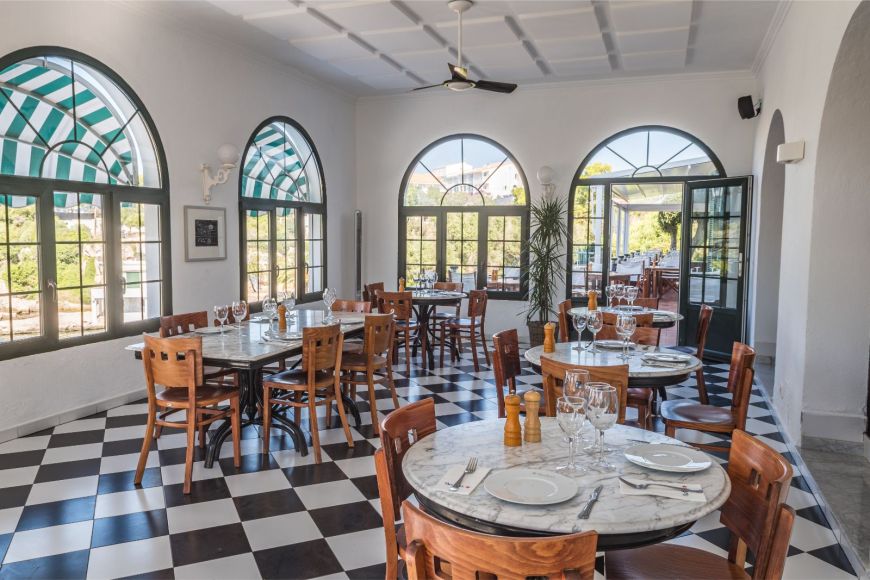 Comedor interior Restaurante Bahía Cala Santandría