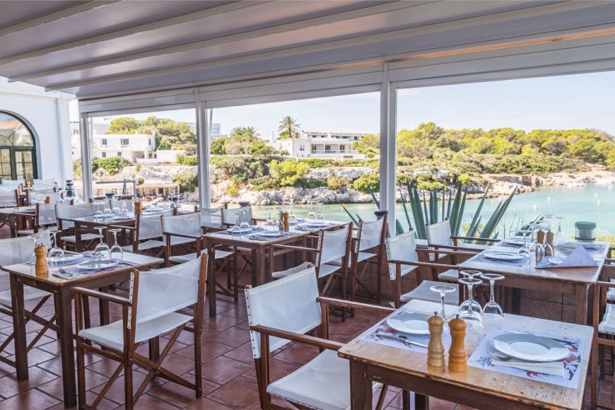 La terraza del Hotel Bahía Menorca